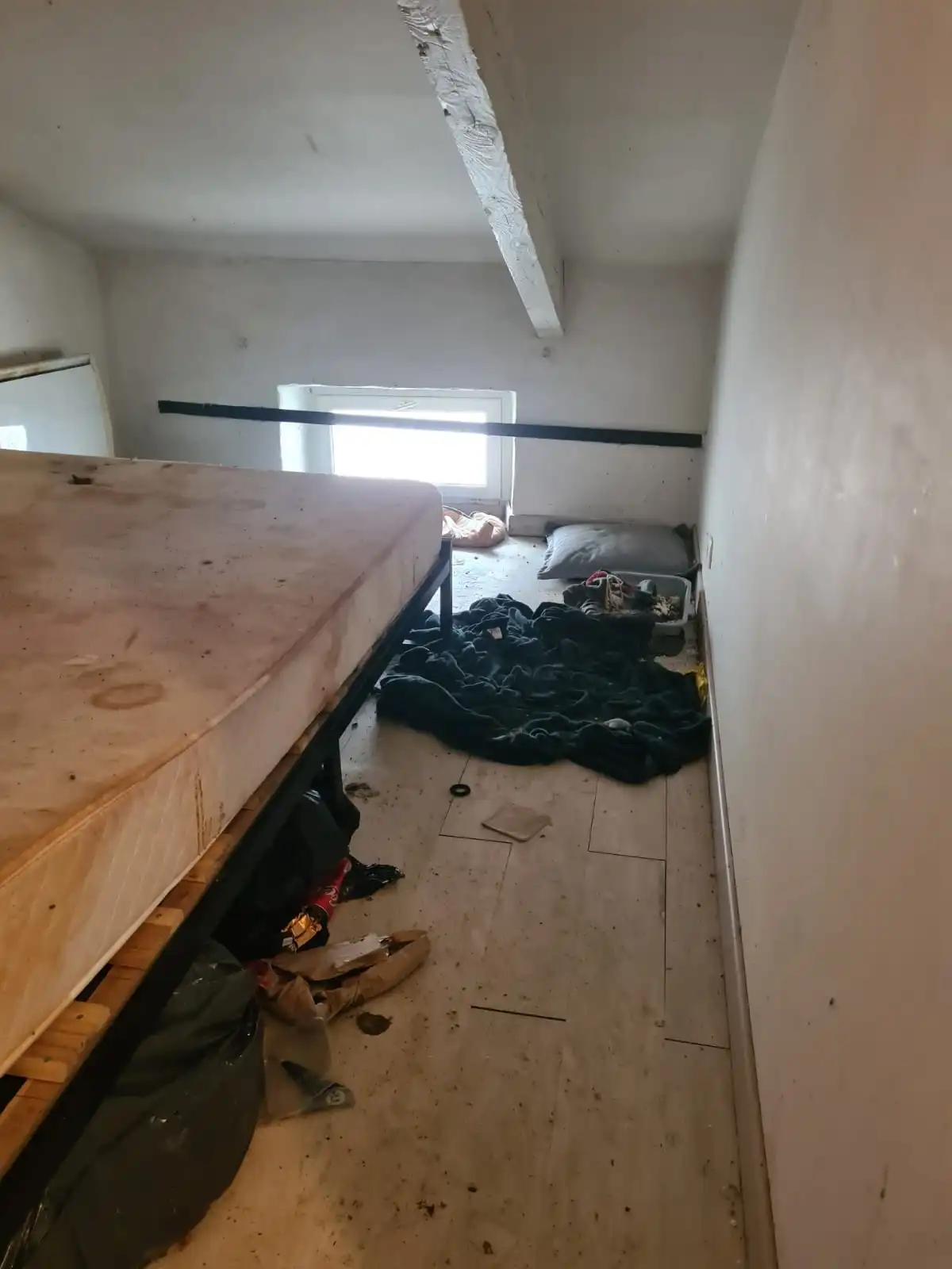 Photo d'un logement insalubre avant notre nettoyage Diogène à Lyon(2)